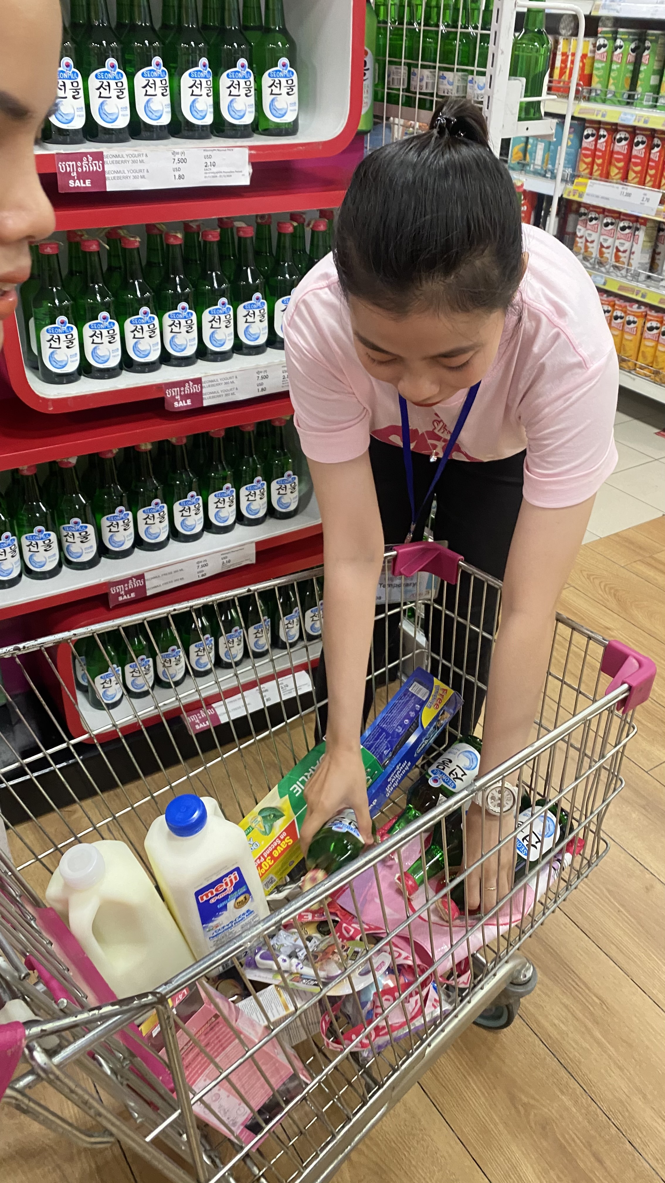 Exciting Seonmul wine tasting moments at AEON Mall 1 by Siam Winery